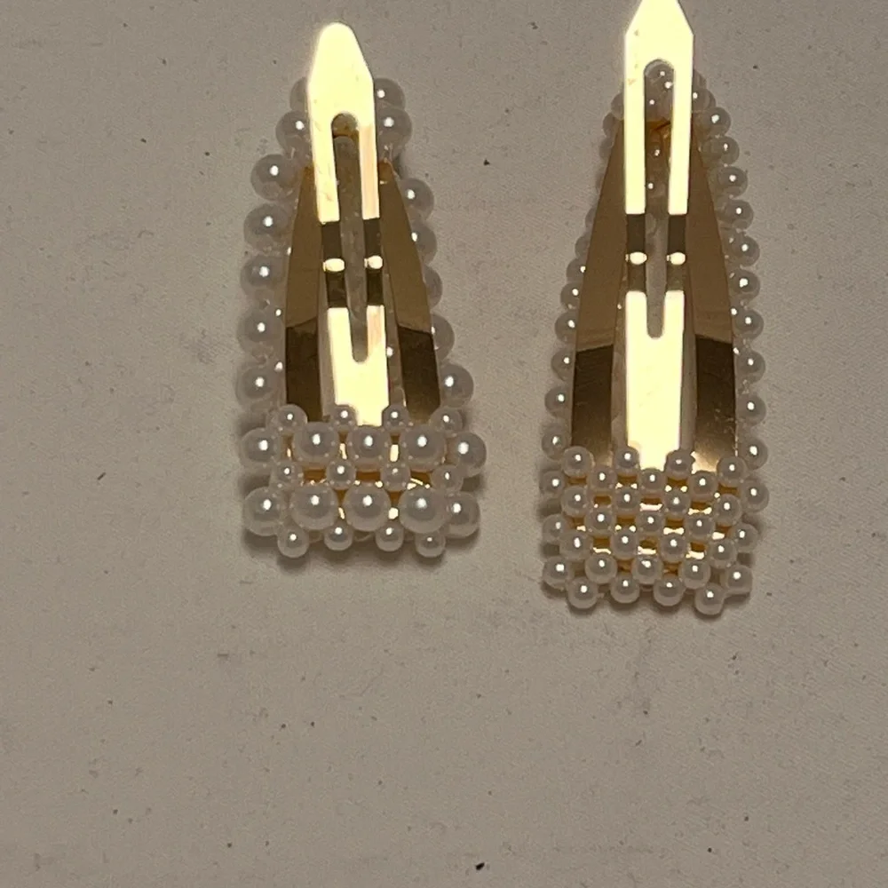🌻$11 DEAL! 🌻 Elegant Pearl Hair Clips